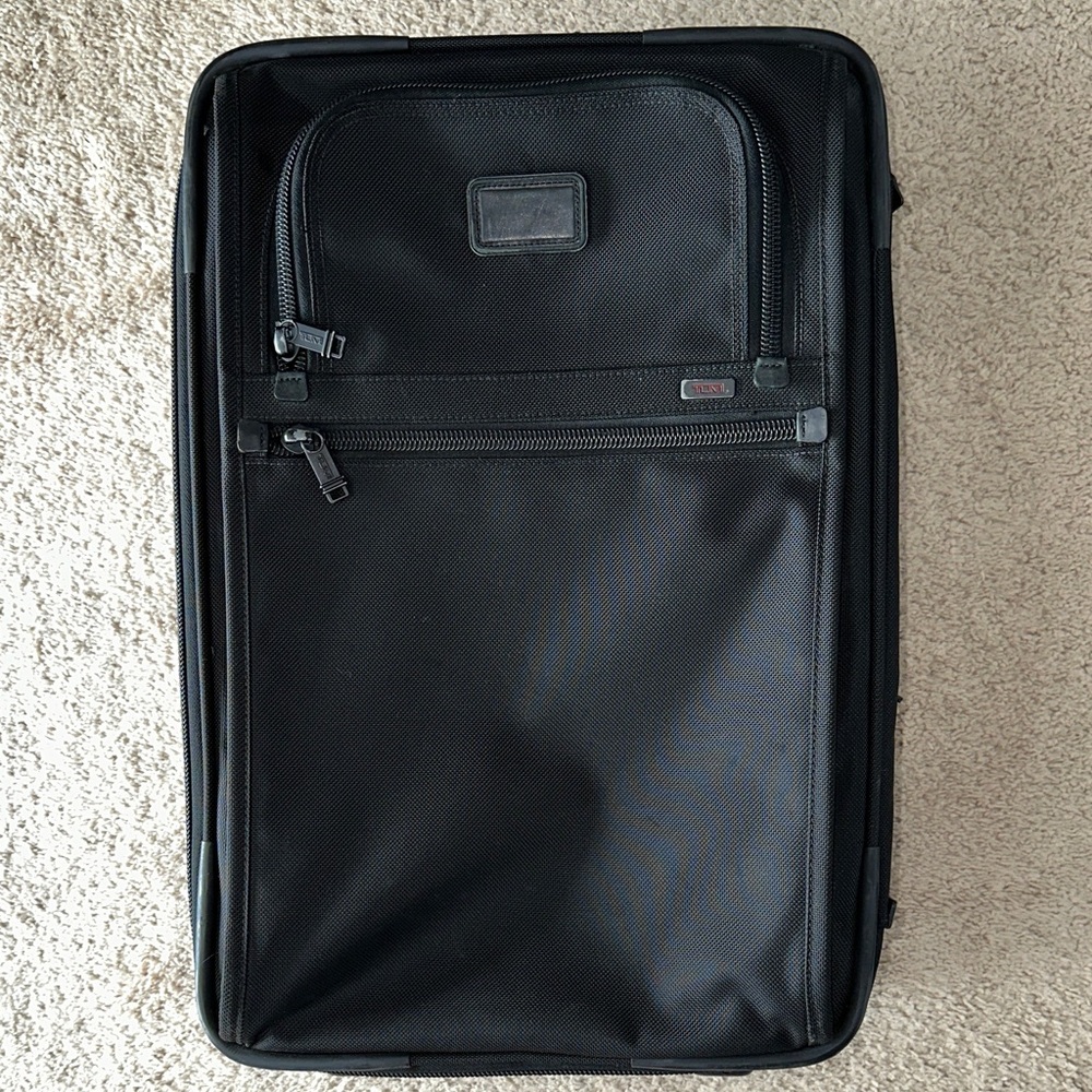 Tumi Alpha 21” expandable carryon suitcase 22020DH